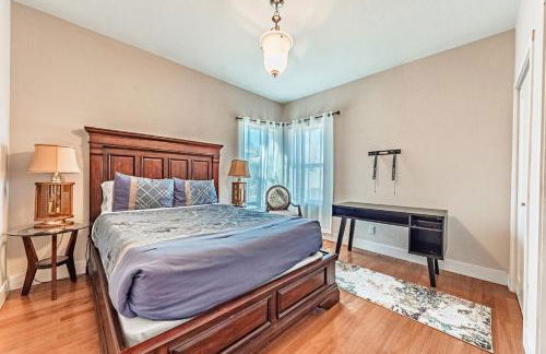 Huge Cozy Home with Many Bedrooms in Ivywild - Foto 69