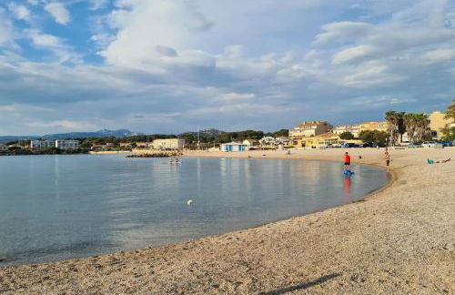 Élégant Studio au calme 2mn mer Wifi Clim Terrasse parking - Foto 15