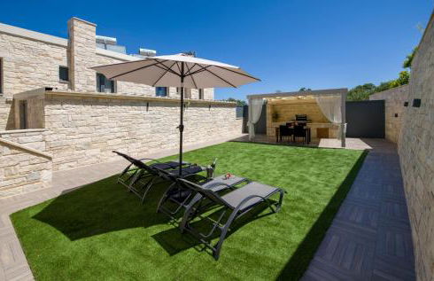 TWIN'S HOME LUXURY SUITES - Photo 35