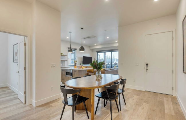 Sleeps 40! 8 Modern Units/20 Bdrs w/ Deck+hot Tub, 10mins to Downtown & Old Bend - Photo 12