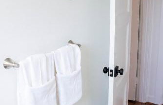 Entire house New Reno w AC Pet friendly gated back - Foto 17