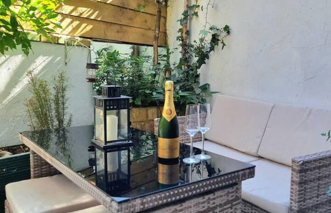 Spacious & Renovated 1-bed Garden Flat in London - Photo 34