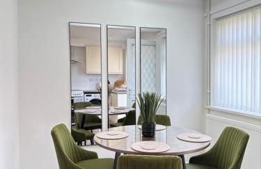 NEW refurbished Luxurious home with great transport links - Foto 8