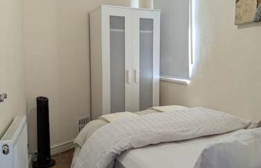 Entire 2 Bedroom Cosy Flat Near City Centre - Photo 20