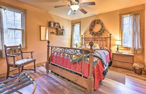 Secluded Birnamwood Cottage with Deck and River Views! - Foto 8