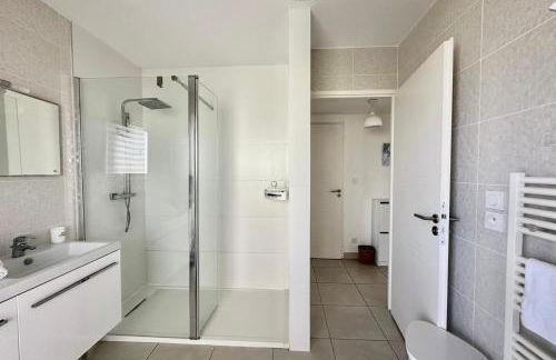 The Jacques Coeur- Vue climatisation et parking ! - Photo 13