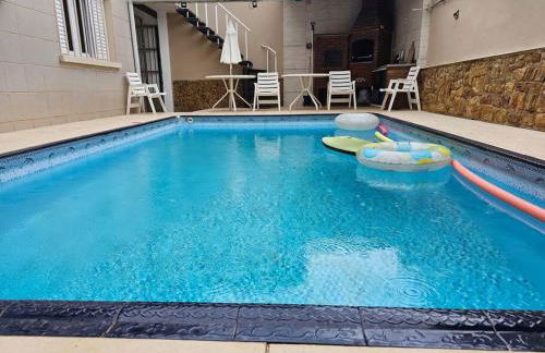 Belíssima Casa a Beira Mar com Piscina Aquecida Cobrado a Parte, 5 Quartos com Ar Condicionado, Amplo Salão de Jogos com Mesas de Bilhar e Pebolim, Amplo Espaço Externo com Churrasqueira em Deck Gourmet Coberto frente a Piscina,Tudo isso á Beira Mar - Photo 15