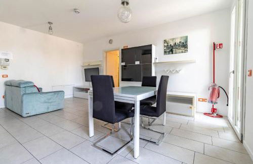 Airport Marco Polo -free park- - Photo 7