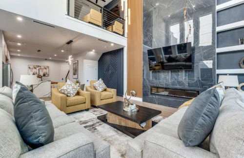 Luxurious Newly Built 5BR 5BA | Rooftop W/ Grill - Foto 2