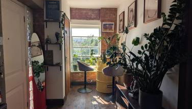 Creative Warehouse Conversion & Plant Haven - Foto 2