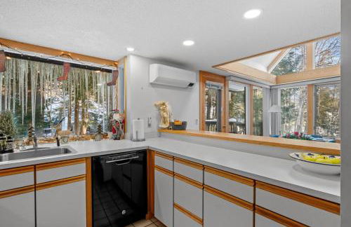 Mountain Haven for Families w Deck - Shuttle - Views - Foto 18