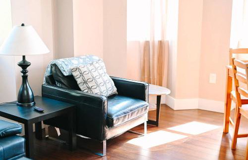 Acrisure Field - Off Street Parking - GroupStay - Foto 11