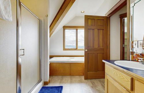 Lakeview Home with new hot tub - Sleeps 10 - Foto 15