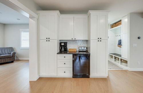 Patio and Fire Pit Retreat 2 Mi to Cape Cod Beaches - Foto 10