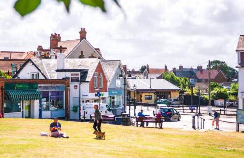 The Firs - Apartment next to Beach & Forest - Pets are free - Photo 5