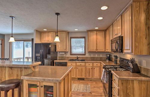 Idyllic Sturgis Home with Fire Pit and Large Deck! - Foto 8