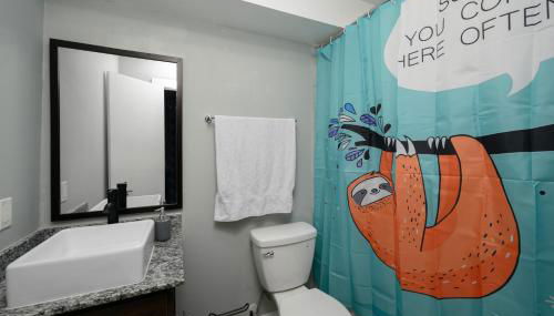 Convenient 1BR Unit Close to Shopping & Dining - Foto 2