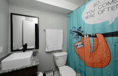 Convenient 1BR Unit Close to Shopping & Dining - Foto 2