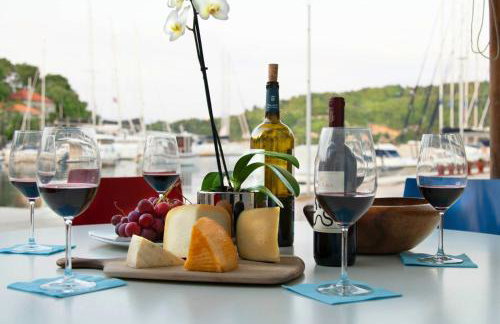 Private luxury Villa del Mar on Solta for up to 10 persons, heated pool, free parking, next to sea! FREE Kajak & Mountainbikes, GREAT living area & privacy! - Foto 13