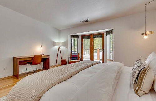 Private Ski, Lake & Golf Chalet! Walk to Lake - Foto 30