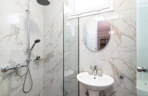 Fratelli Villa, with Heated Pool & Spa Whirlpool, By ThinkVilla - Foto 17