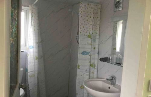 Green Yurt with Hot Tub - Sleeps 3 Parking & Pets - Photo 10