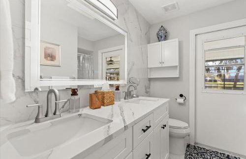 Waterfront - Private Pool - Pet Friendly - Photo 17