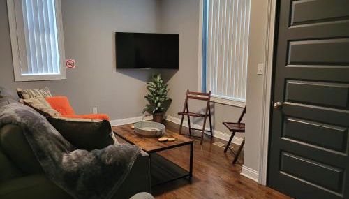 Spacious Industrial split level with a Balcony - Photo 2