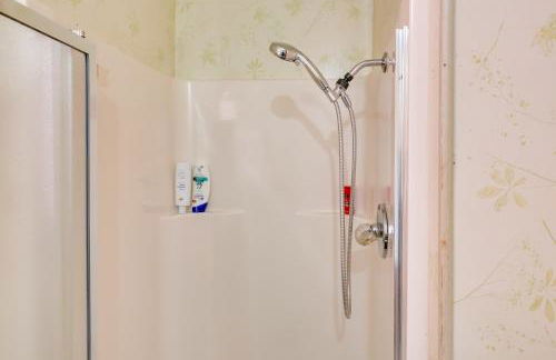 Great for Fishing! Lakefront Studio in Hemphill - Photo 17