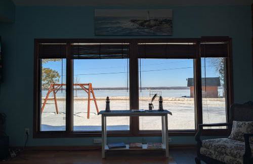 NEW! The Lighthouse - Cute, Large, and Lakefront! - Foto 45