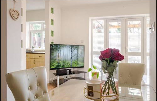 Spacious 2BDR Apartment, WIFI+ Great TV - Foto 3