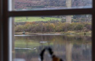 Cosy Lodge Getaway with Private Beach & Fireplace - Foto 27