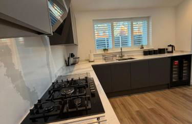 Luxury House, Great Location in Redditch - Contractors - Families - Groups - Relocators - Sleeps 9 - Foto 10
