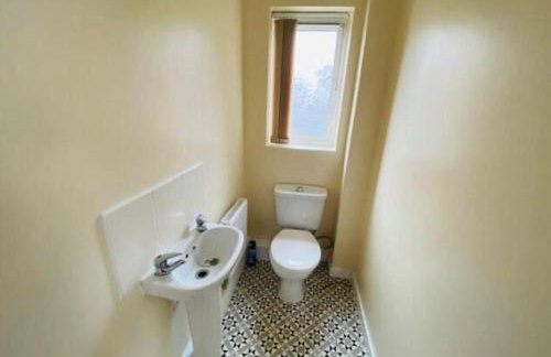 Spacious House | Perfect for Contractor Stays - Foto 16