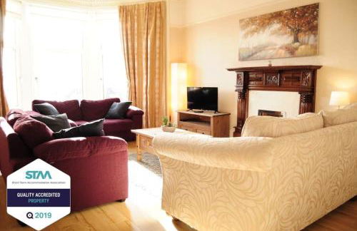 A Spacious Flat with Character - Private Car Space - Foto 1