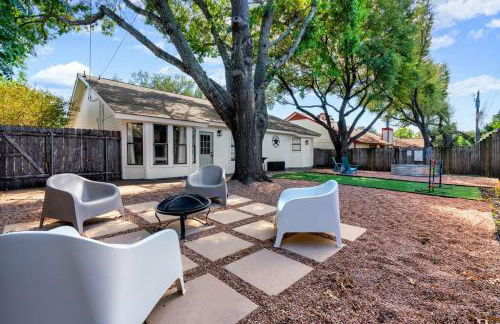 Charming & Bright W Lounging Pool and Hot Tub - Photo 78