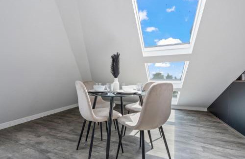 Stunning Penthouse-Style 2-Bed Uxbridge - Photo 21