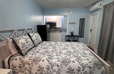 Cozy room close to everything, 5min to the airport - Foto 1