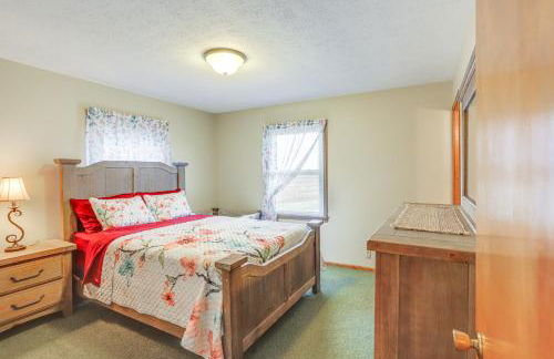 Quiet Greenwich Home with Pool and Screened Porch! - Foto 15