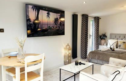 1-Bed Studio with Parking Ideal for Couples - Foto 9
