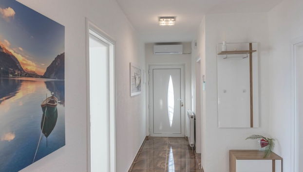 Spacious Novi Vinodolski Apartments With Terrace and Shared Pool - Foto 3, Vestíbulo