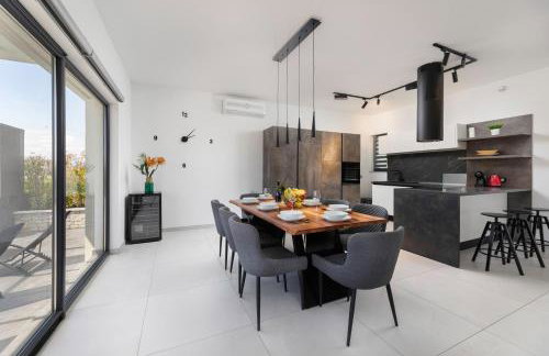 Villa Niko with heated pool, sauna and jacuzzi - Photo 22