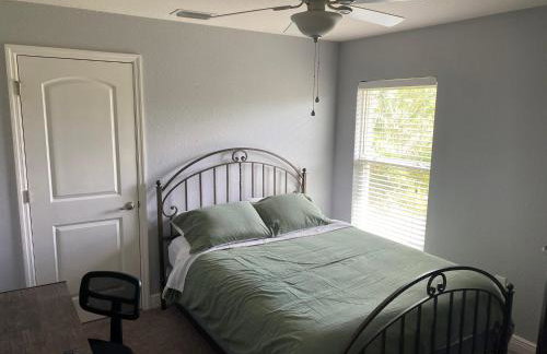 Gone Coastal! Large Heated pool home 30 min from beaches! - Foto 36