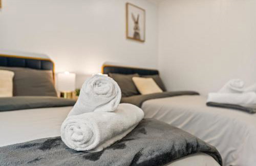 Los Angeles charming big house, king bed, parking, EV - Photo 11