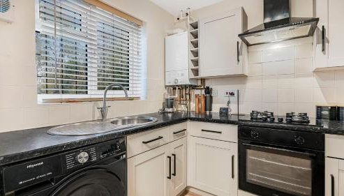 Luxurious 2-Bed Home Near NEC, BHX Airport & JLR Ideal for Contractors or Lesiure Stays Long term stay available - Foto 2, stove