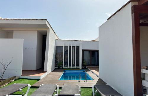 Private villa with pool in the mountains - Photo 1