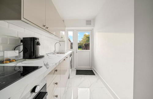 2 Bed Luxury Parking and Garden - Close to Heathrow - Foto 9