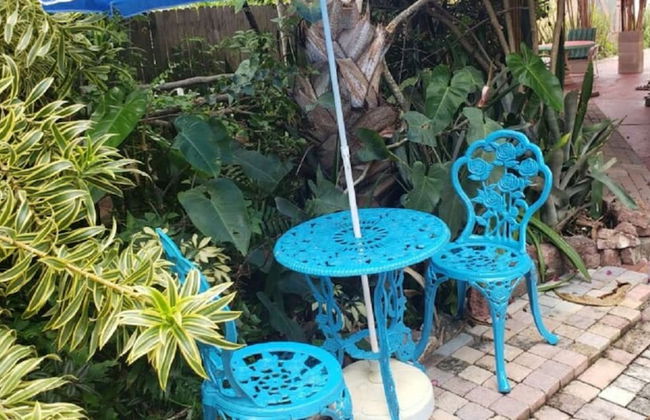 The Secret Garden - The Cottage Near Beach, Shops, Restaurants, Pet Friendly, Close to Lucerne Ave! - Foto 39