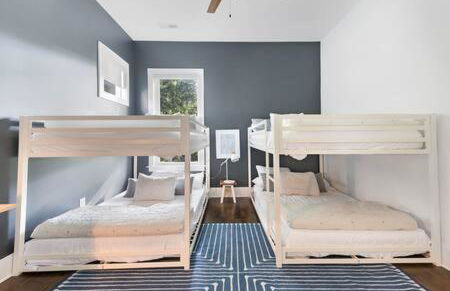 The Maple House - Huge Backyard & Mins to Broadway - Foto 45