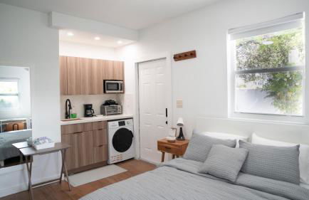 Stylish Studio Near Wynwood & Design District - Photo 1